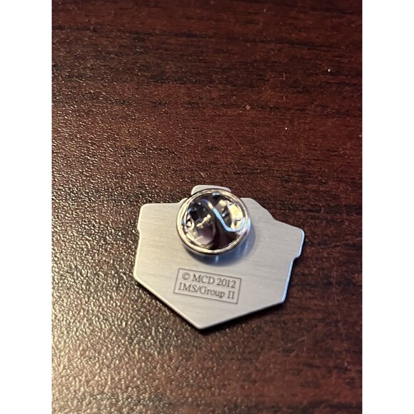 McDonald’s Present Gift Box Employee Lapel‎ Hat Pin - Picture 3 of 3